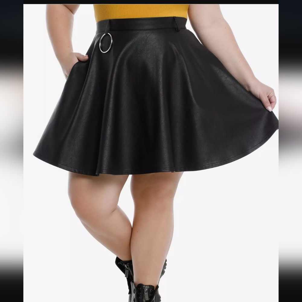 Faux Leather & O-Ring Skater Skirt Size 4 fr Hot Topic